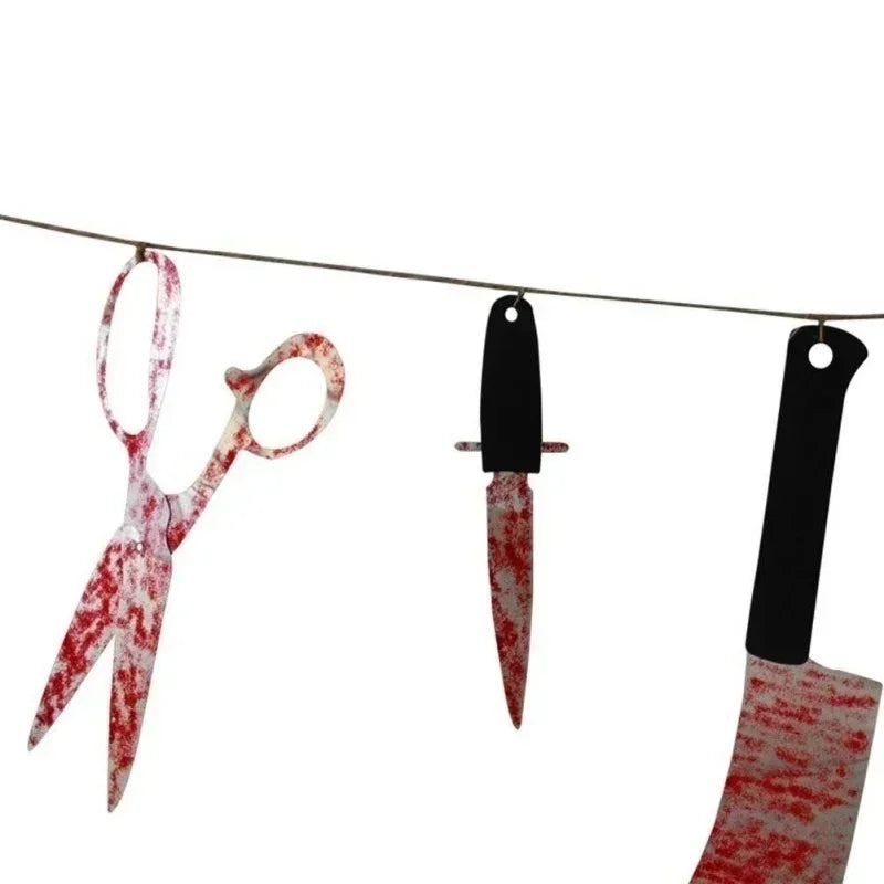 Girland Halloween z Zakrwawionymi Bronią – Dekoracja Domu Strachu, Baru i Imprezy